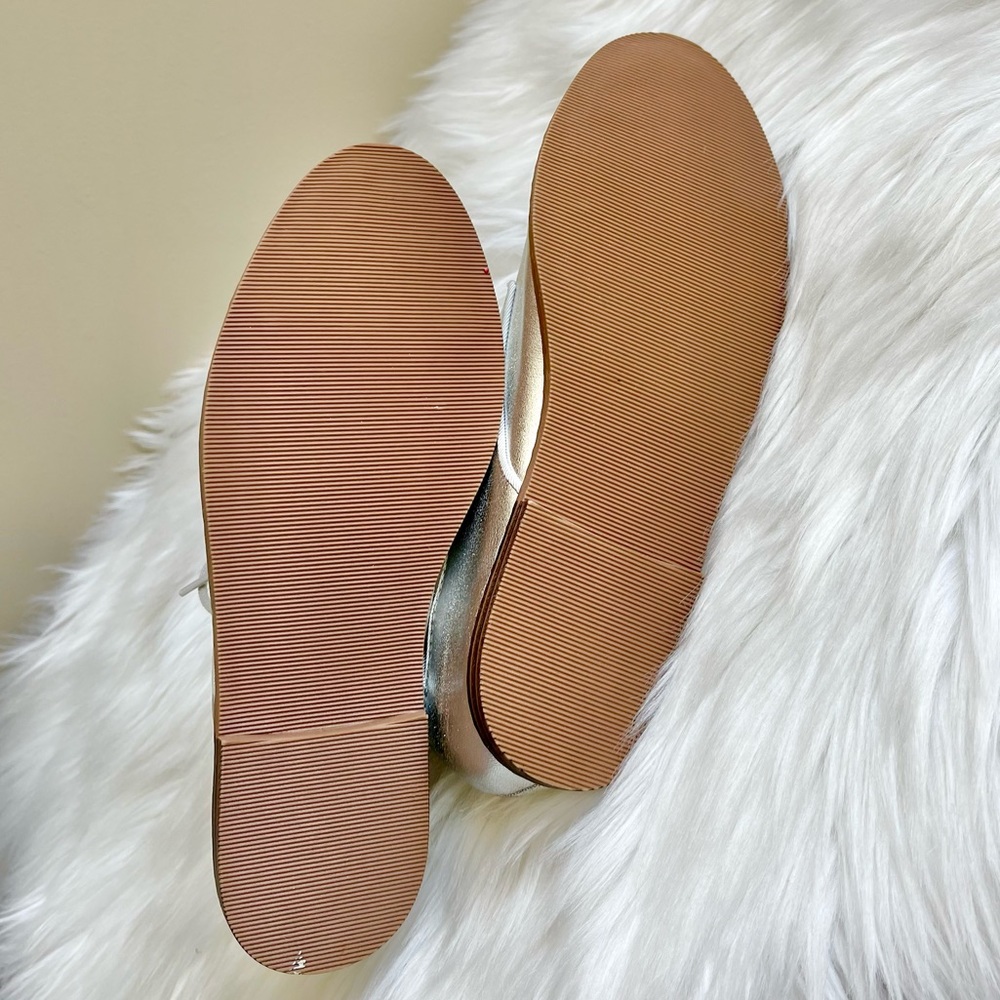 NWT Gap Silver Shoes - Picture 6 of 7